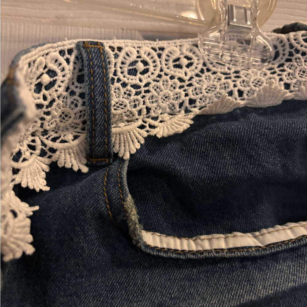 SHEIN Blue Jeans with White Lace Detail